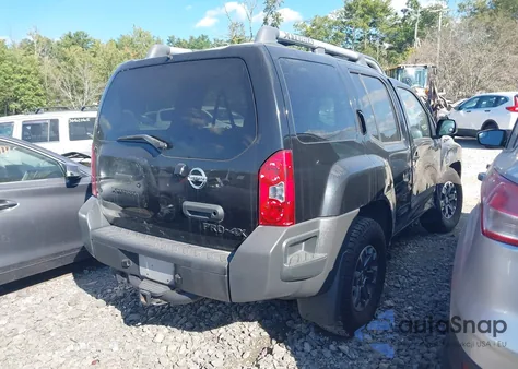 2015 Nissan Xterra Pro-4X/S/X z USA, uszkodzony, nr VIN 5N1AN0NW9FN668583